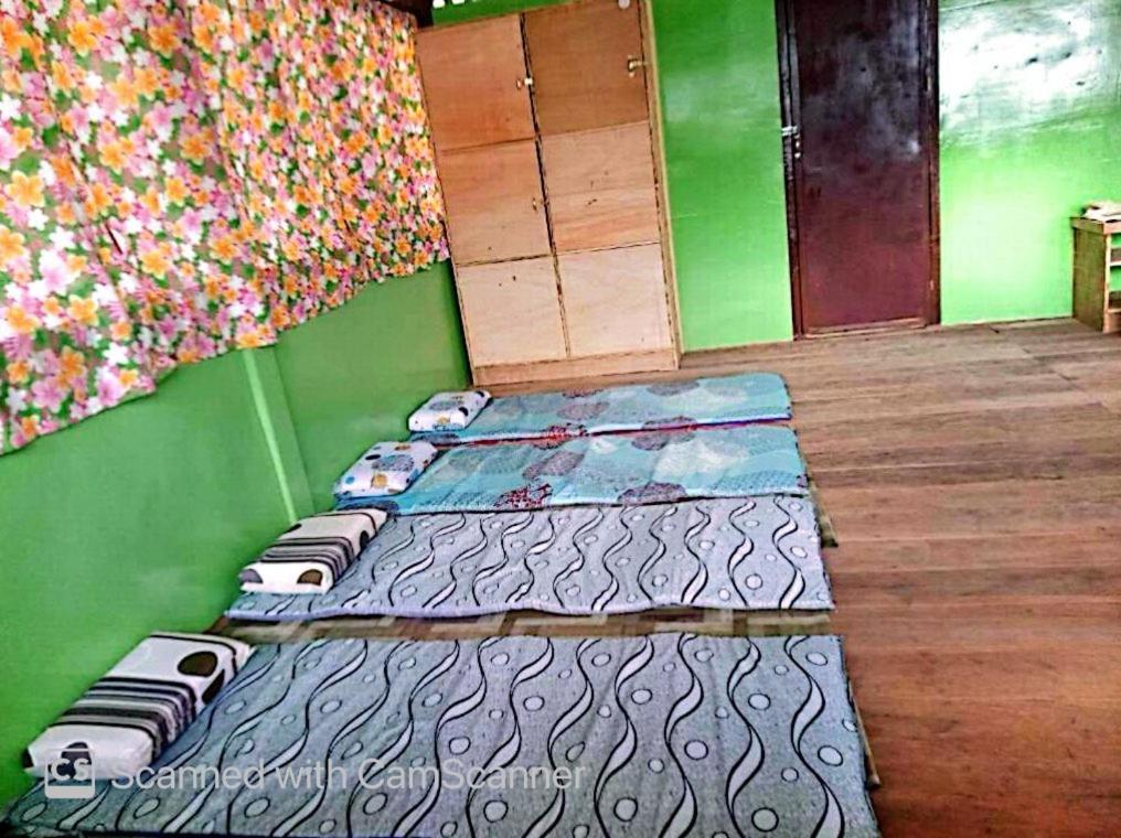 Roca'S Homestay Backpackers Chalet Batuan Exteriör bild