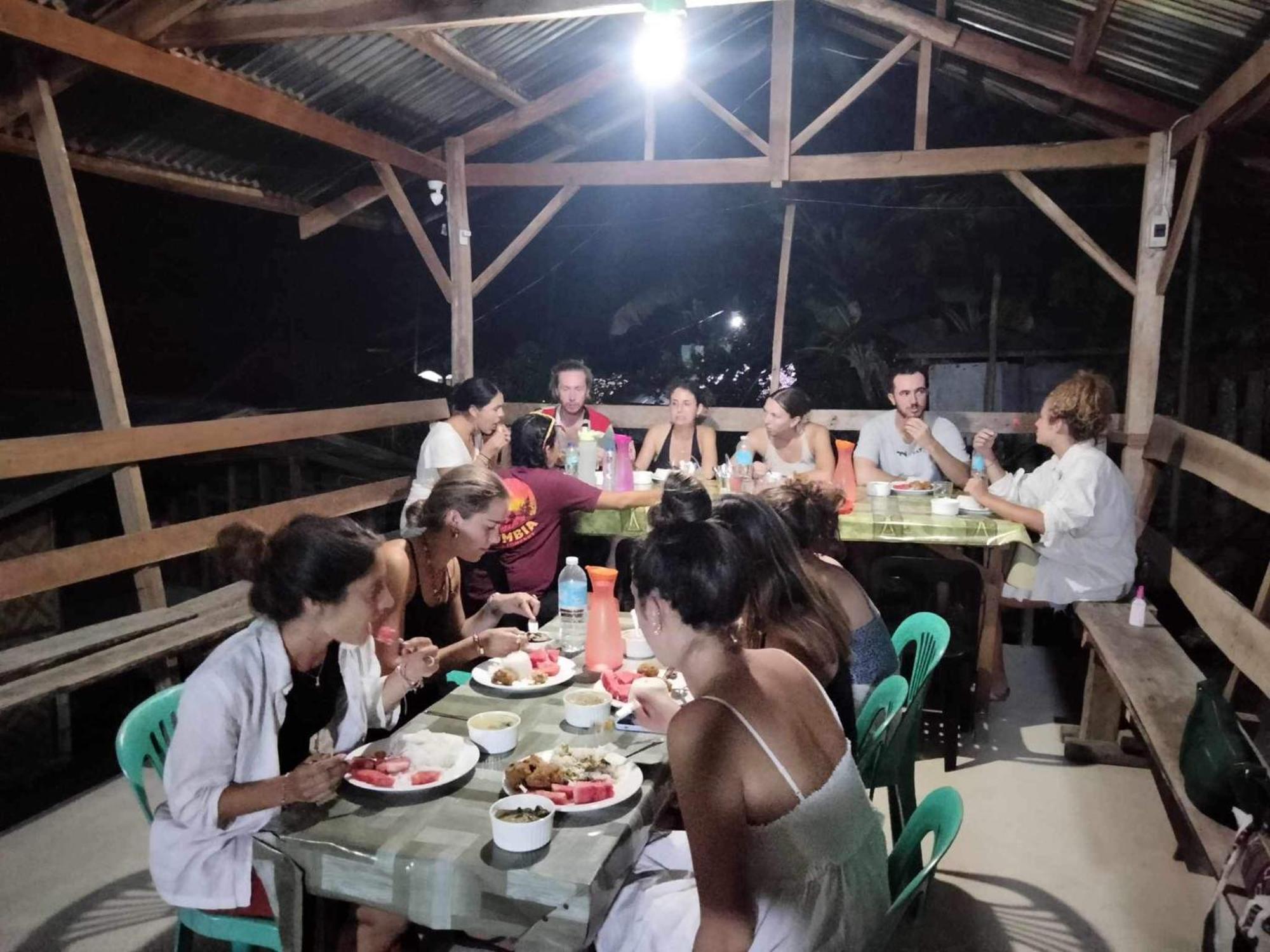 Roca'S Homestay Backpackers Chalet Batuan Exteriör bild